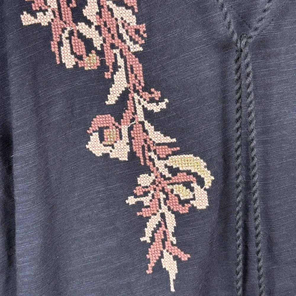 Christian Siriano Women's Tie Front T-Shirt‎ Blouse Top Sz S Embroidered Casual - Picture 2 of 8